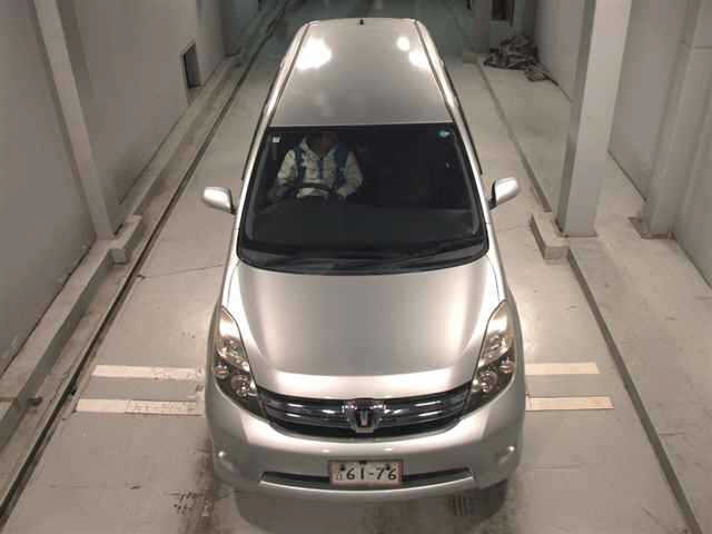 Toyota ISIS 2011 6969410-6