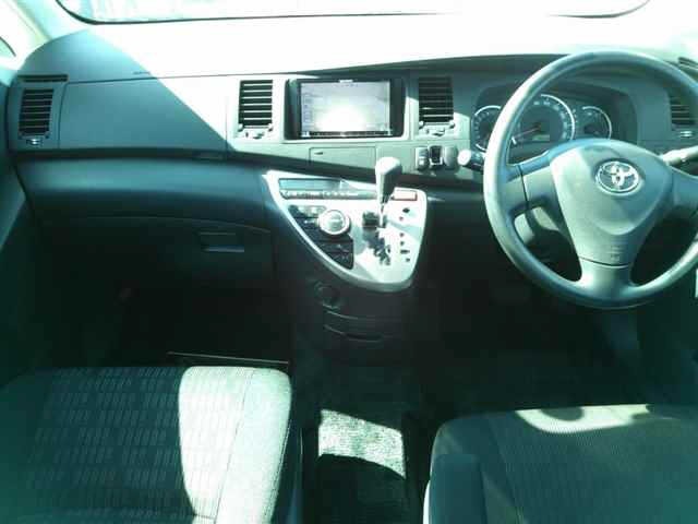 Toyota ISIS 2011 6969410-8