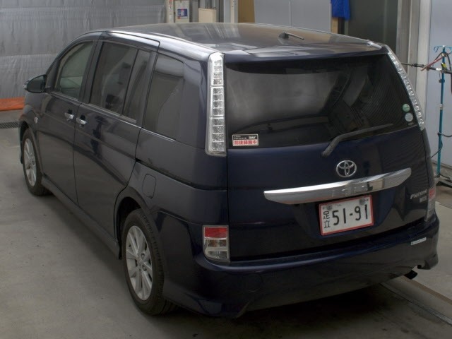Toyota ISIS 2016 6969414-1