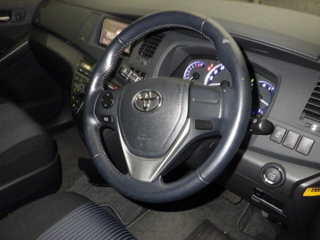 Toyota ISIS 2016 6969414-3