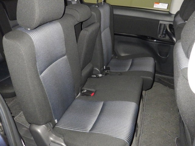 Toyota ISIS 2016 6969414-8