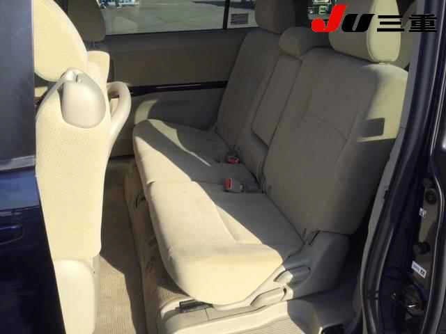 Toyota ISIS 2013 6969419-10