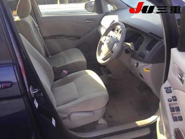 Toyota ISIS 2013 6969419-4