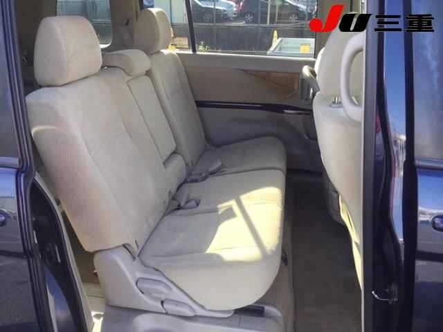 Toyota ISIS 2013 6969419-5