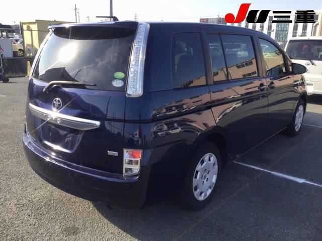 Toyota ISIS 2013 6969419-6