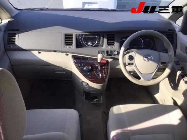 Toyota ISIS 2013 6969419-8