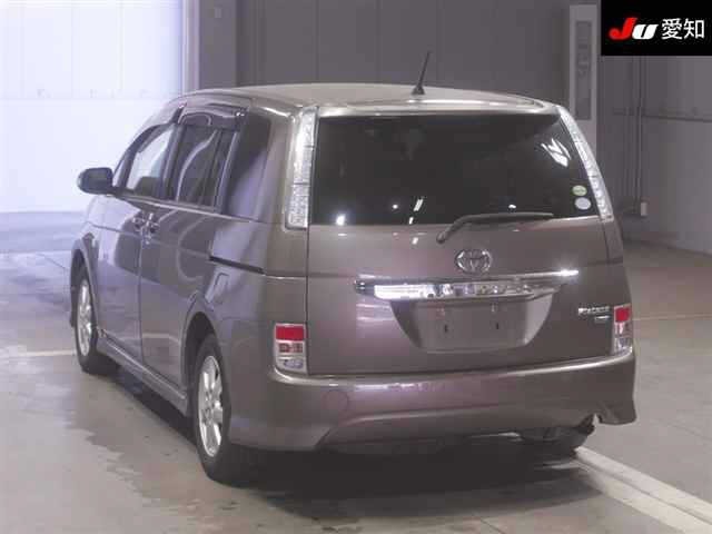 Toyota ISIS 2013 6969420-1