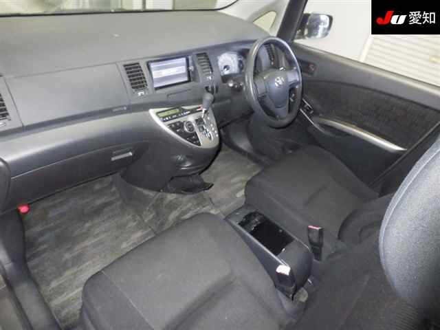 Toyota ISIS 2013 6969420-3