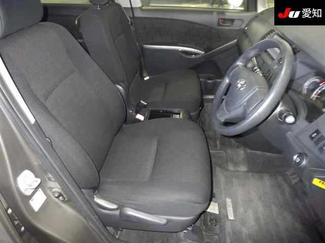 Toyota ISIS 2013 6969420-6
