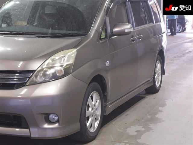 Toyota ISIS 2013 6969420-7