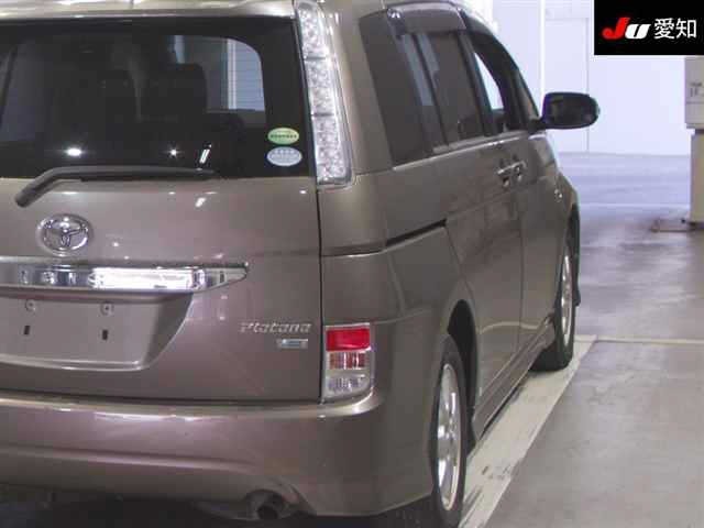 Toyota ISIS 2013 6969420-8