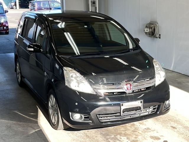 Toyota ISIS 2013 6969424-4