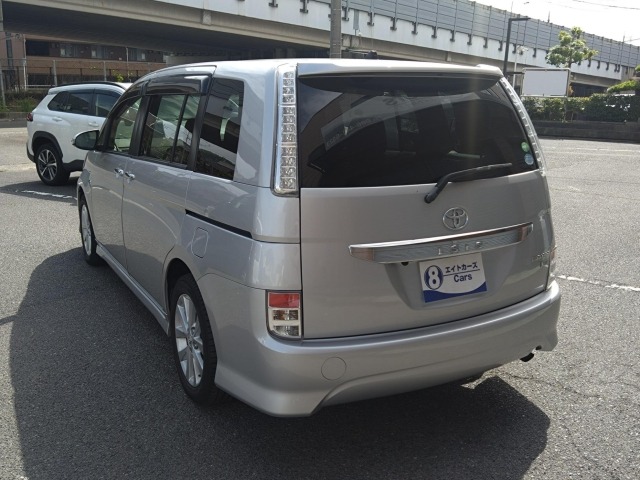Toyota ISIS 2014 6969430-1