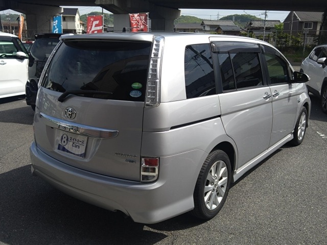 Toyota ISIS 2014 6969430-11