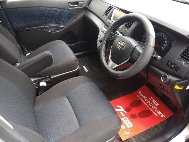 Toyota ISIS 2014 6969430-12