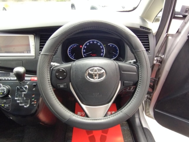 Toyota ISIS 2014 6969430-14