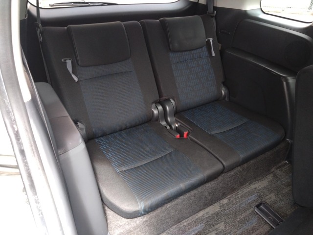 Toyota ISIS 2014 6969430-19