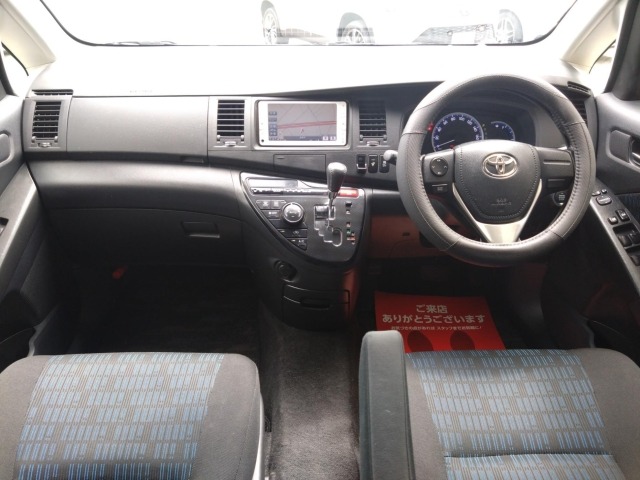 Toyota ISIS 2014 6969430-2