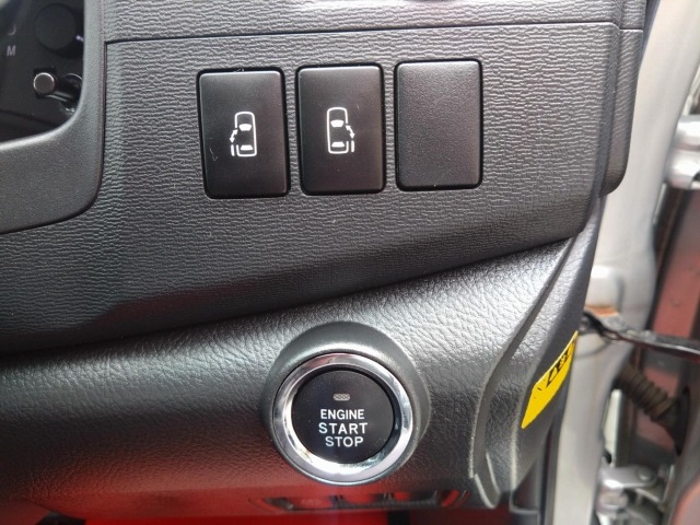 Toyota ISIS 2014 6969430-21
