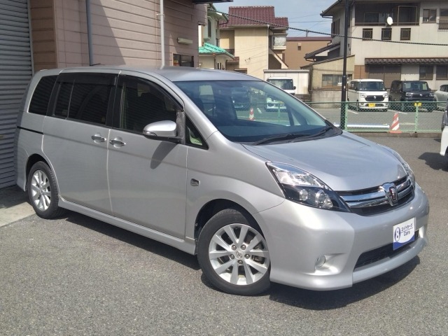 Toyota ISIS 2014 6969430-8