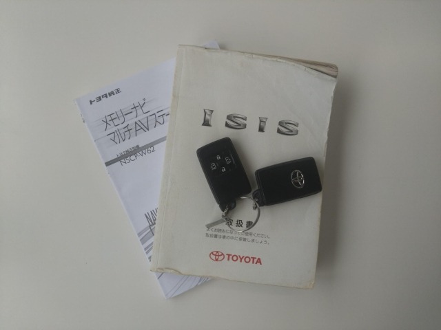 Toyota ISIS 2014 6969430-9