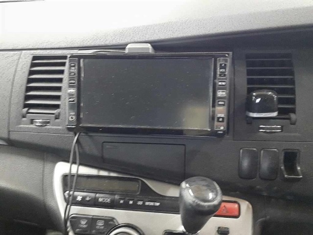 Toyota ISIS 2012 6969433-12