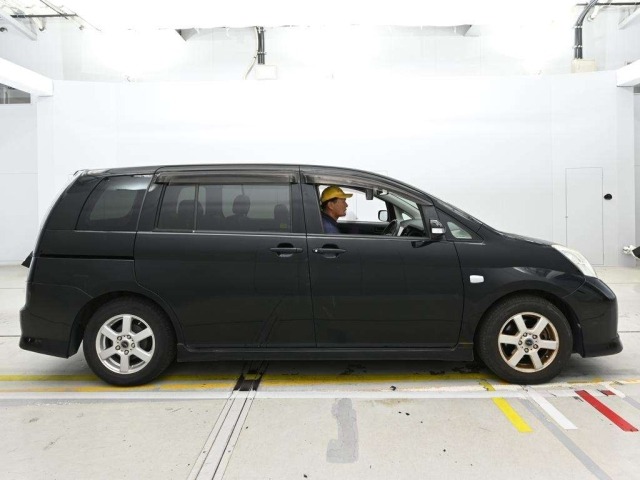 Toyota ISIS 2012 6969433-3