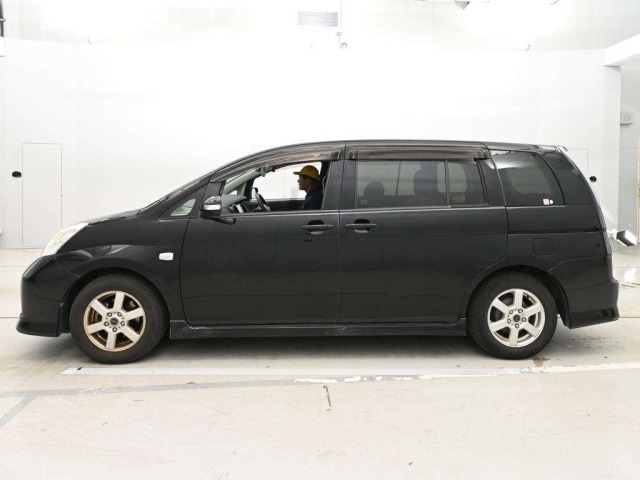 Toyota ISIS 2012 6969433-4