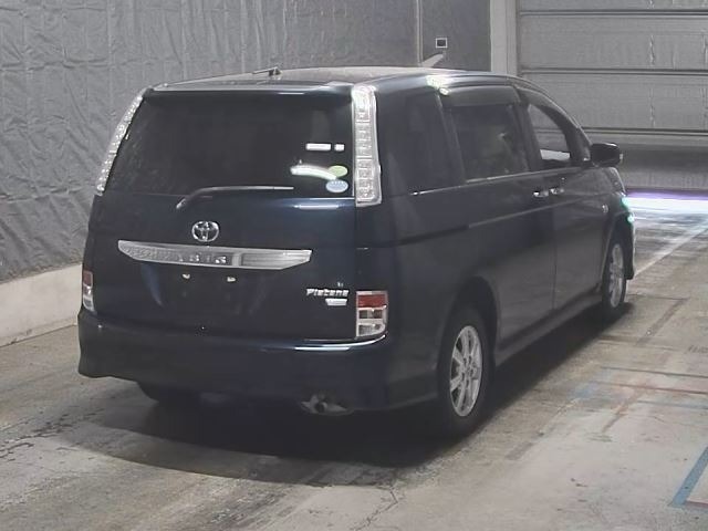 Toyota ISIS 2012 6969434-1