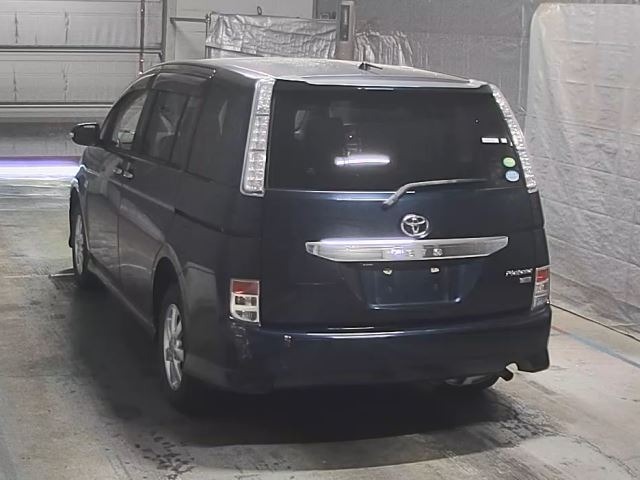 Toyota ISIS 2012 6969434-7