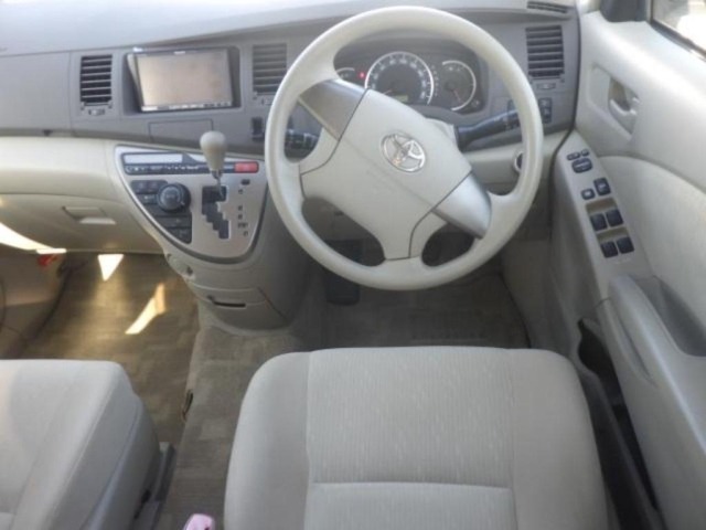Toyota ISIS 2009 6969438-3