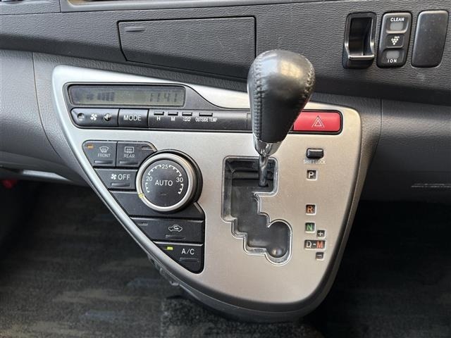 Toyota ISIS 2010 6969449-11