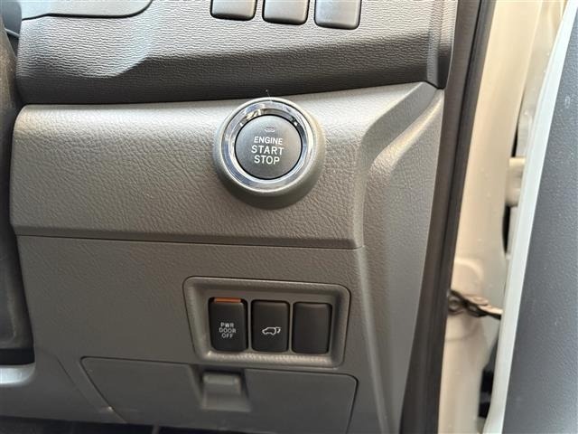Toyota ISIS 2010 6969449-12