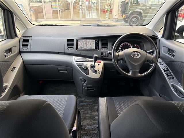 Toyota ISIS 2010 6969449-14