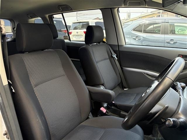 Toyota ISIS 2010 6969449-4