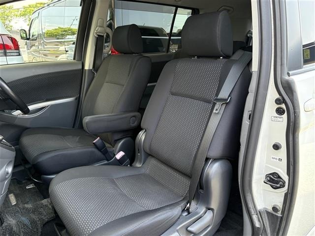 Toyota ISIS 2010 6969449-6