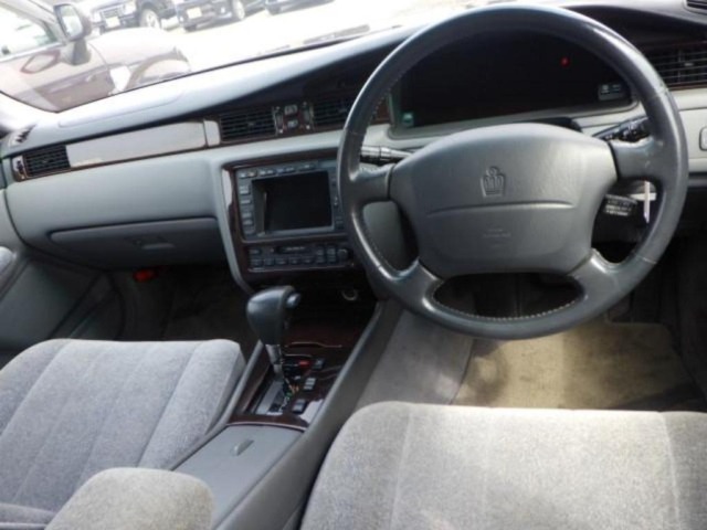 Toyota CROWN MAJESTA 1995 6992569-2