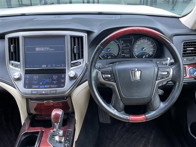 Toyota CROWN MAJESTA 2017 6992639-10