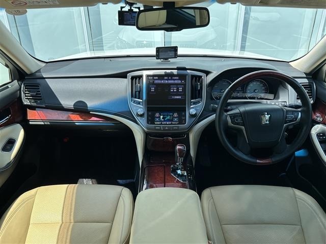 Toyota CROWN MAJESTA 2013 6992656-14