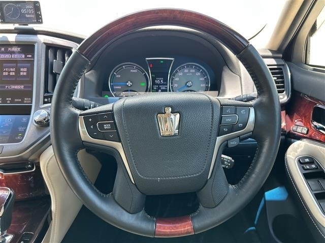 Toyota CROWN MAJESTA 2013 6992656-5