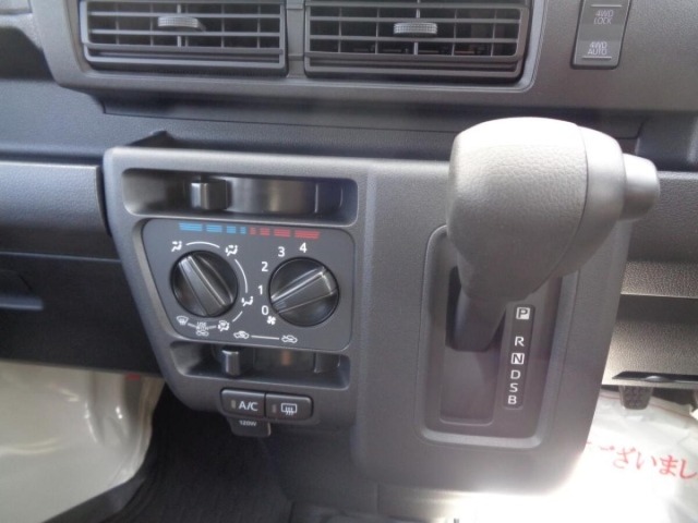 Daihatsu HIJET VAN 2026 7001762-27