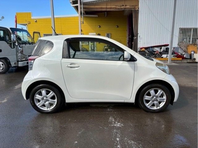 Toyota IQ 2010 6975775-13