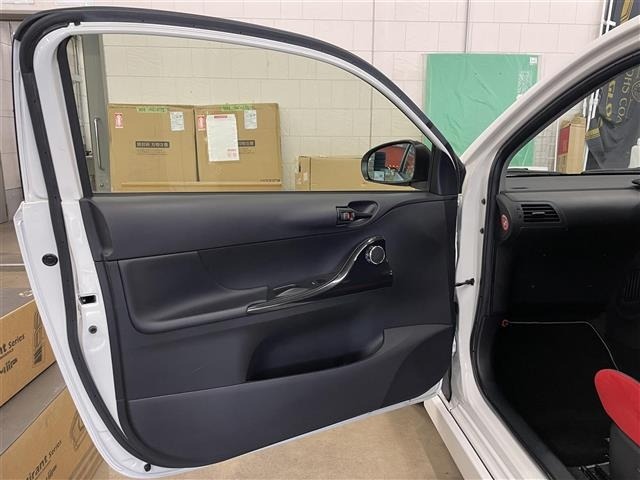Toyota IQ 2012 6975784-11