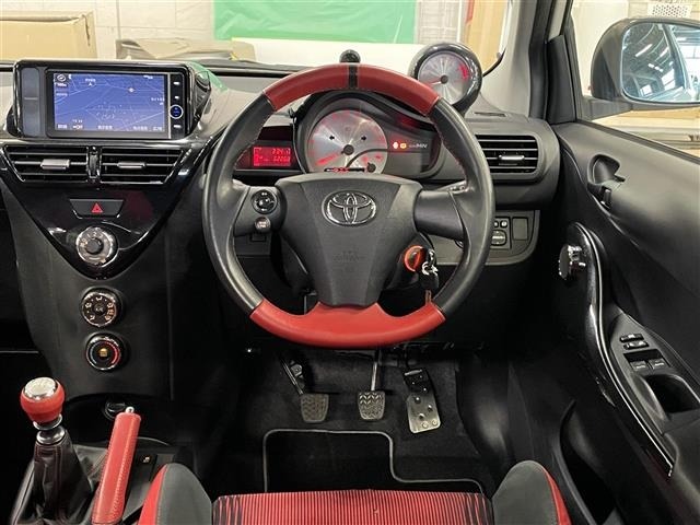 Toyota IQ 2012 6975784-14