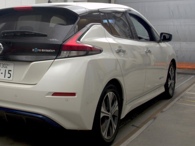 Nissan LEAF 2018 6982886-5