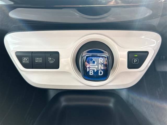 Toyota PRIUS 2017 6974843-11