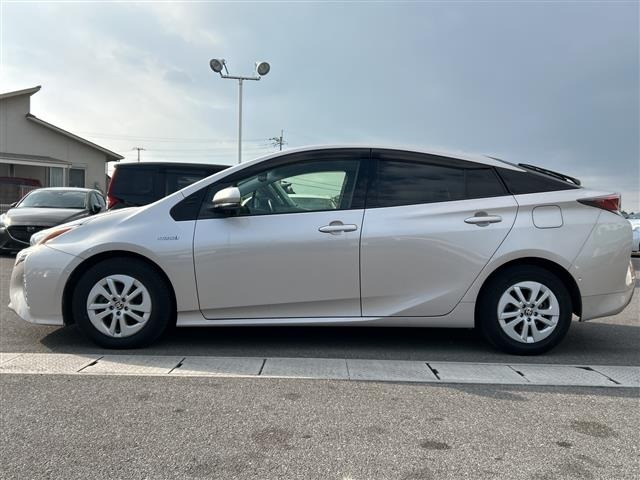 Toyota PRIUS 2017 6974843-18