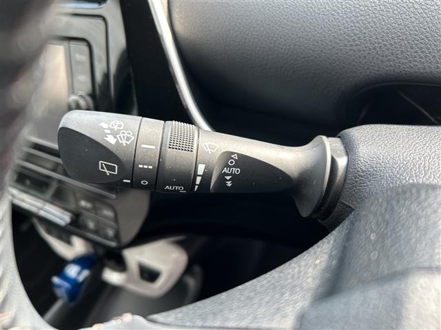 Toyota PRIUS 2017 6974843-4