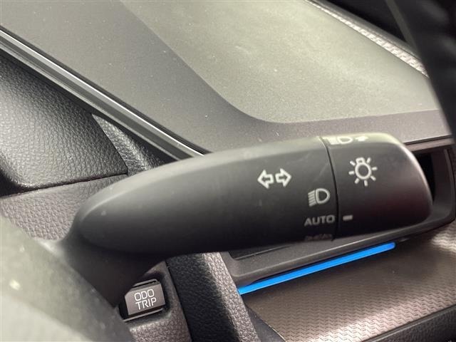 Toyota PRIUS 2023 6974975-8