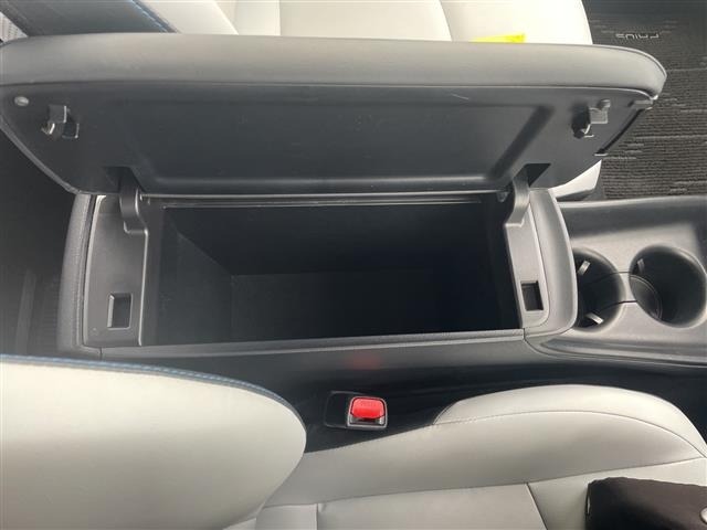 Toyota PRIUS 2017 6975378-2